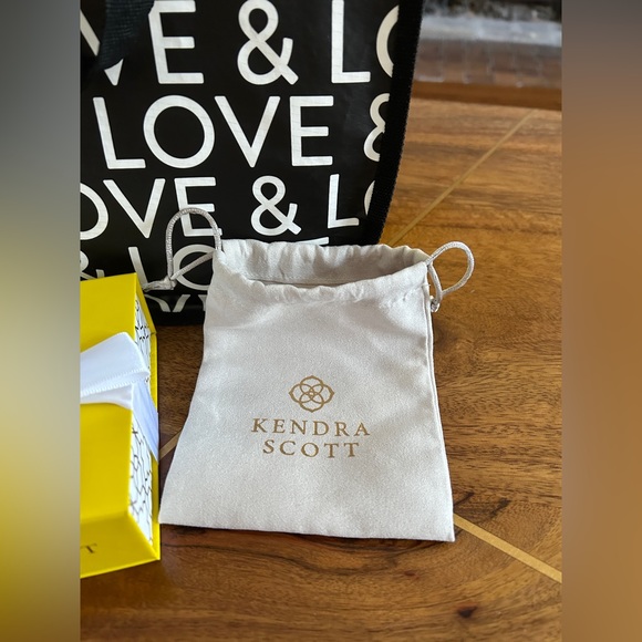 Kendra Scott Reusable Gift Bag, Box and Jewelry Pouch Set - HOST PICK X 4 - Picture 6 of 10